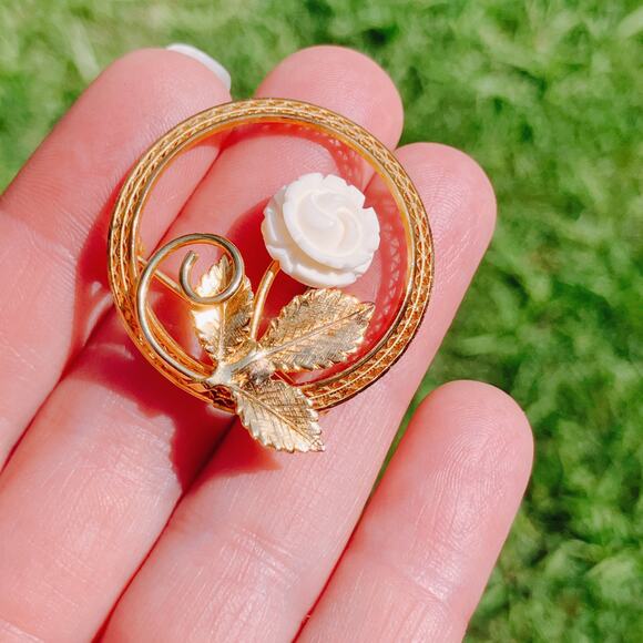 VTG Mid Century Gold Filled Rose Brooch Floral Filigree Wreath Jewelry Pin - Picture 6 of 10